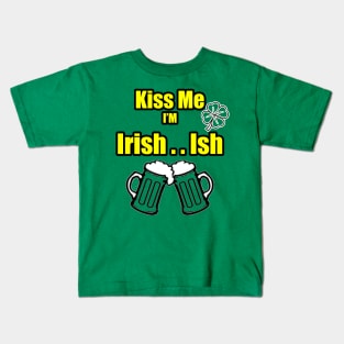 Kiss Me I'm Irish Ish Beer Mugs lucky clover Yellow green Kids T-Shirt